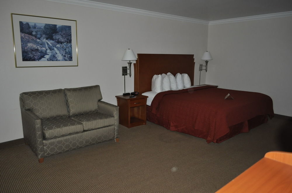 萨利纳品质套房酒店 萨莱纳 外观 照片