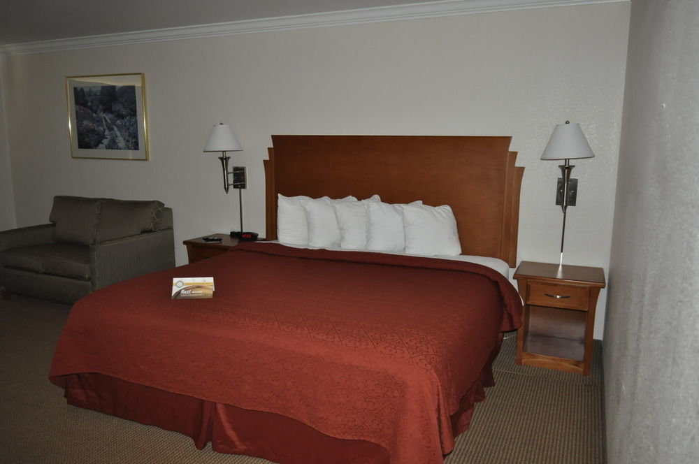 萨利纳品质套房酒店 萨莱纳 外观 照片